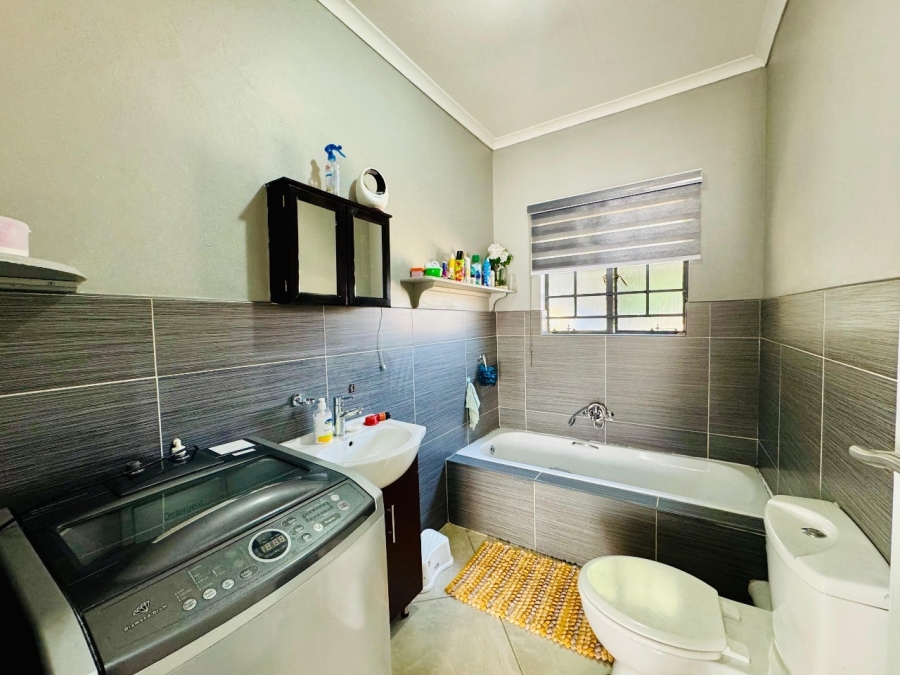 To Let 3 Bedroom Property for Rent in Waterval East North West